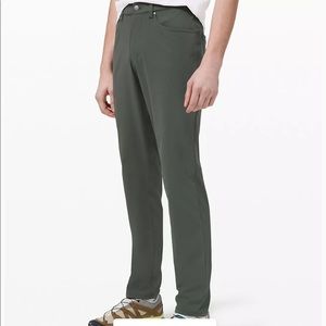 New Lululemon ABC pant Classic 34” Smoked spruce